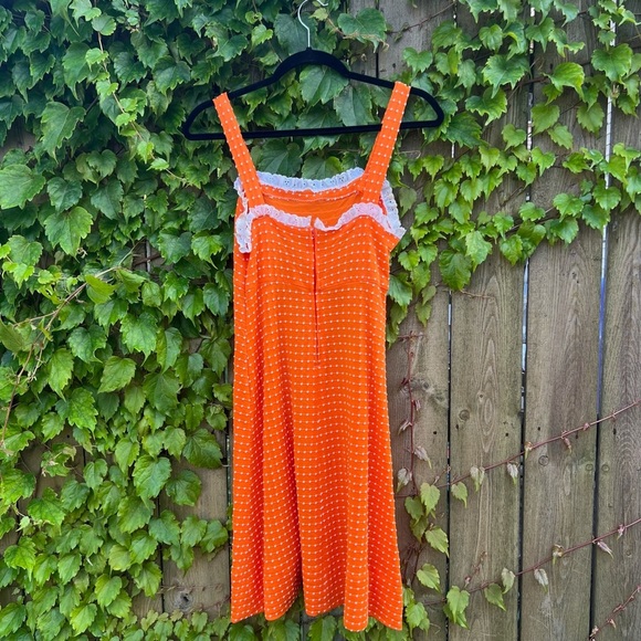 Vintage 60s orange polka dotted tank dress with eyelet trim - Picture 3 of 3